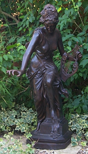 FC1047 Lyre Player