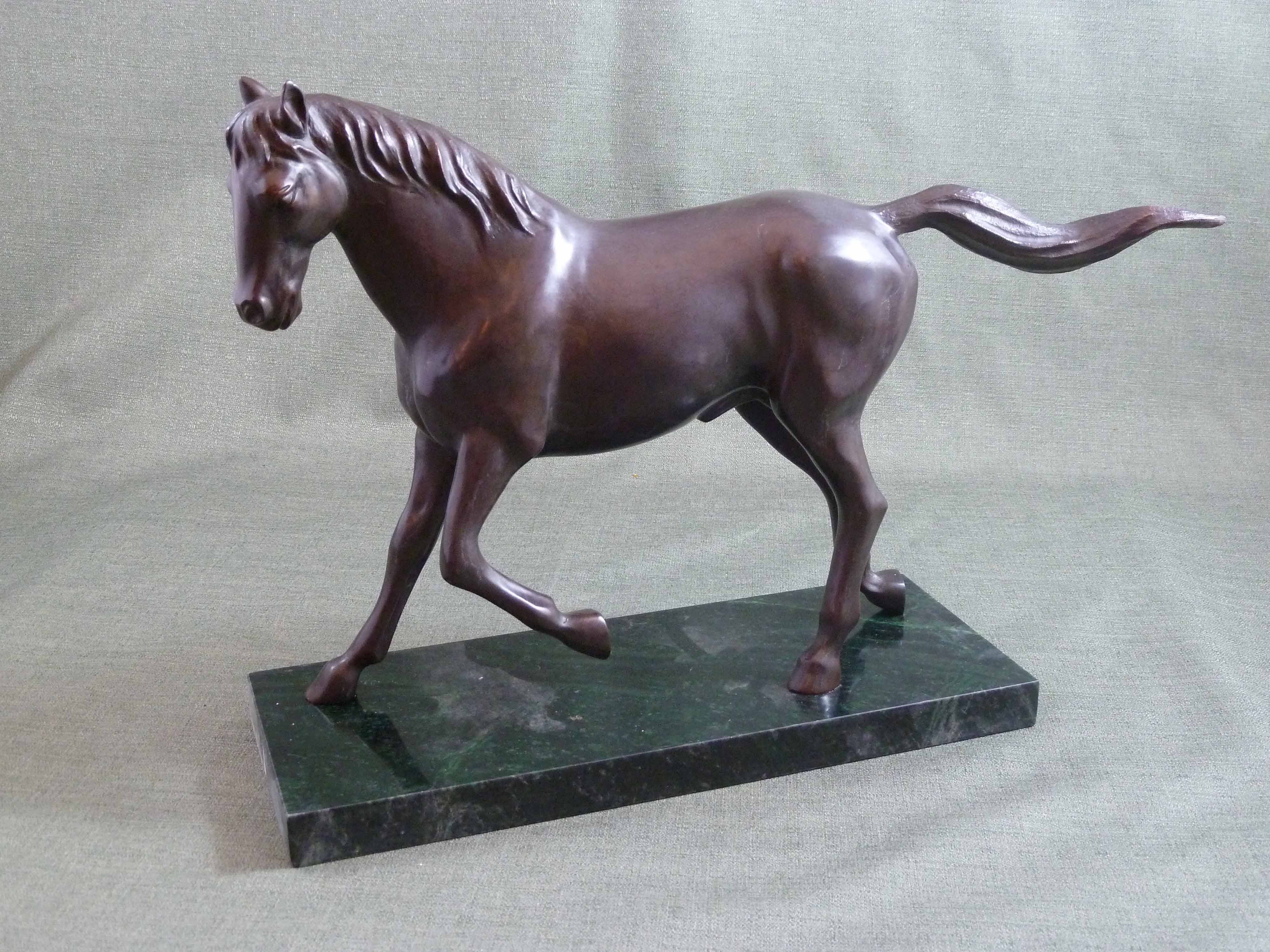 FC1117 Trotting Horse