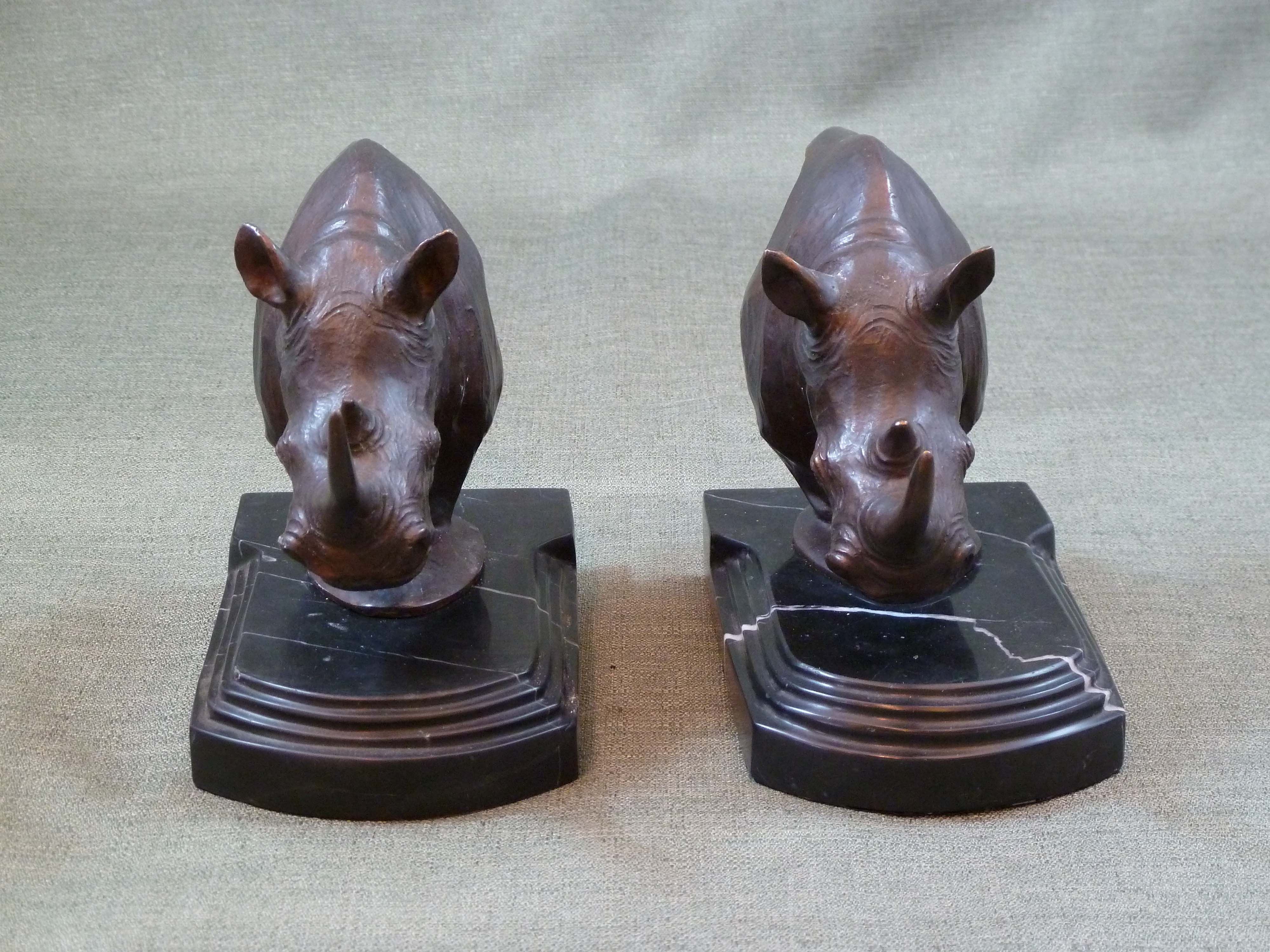 FC1118 Rhino Bookends F