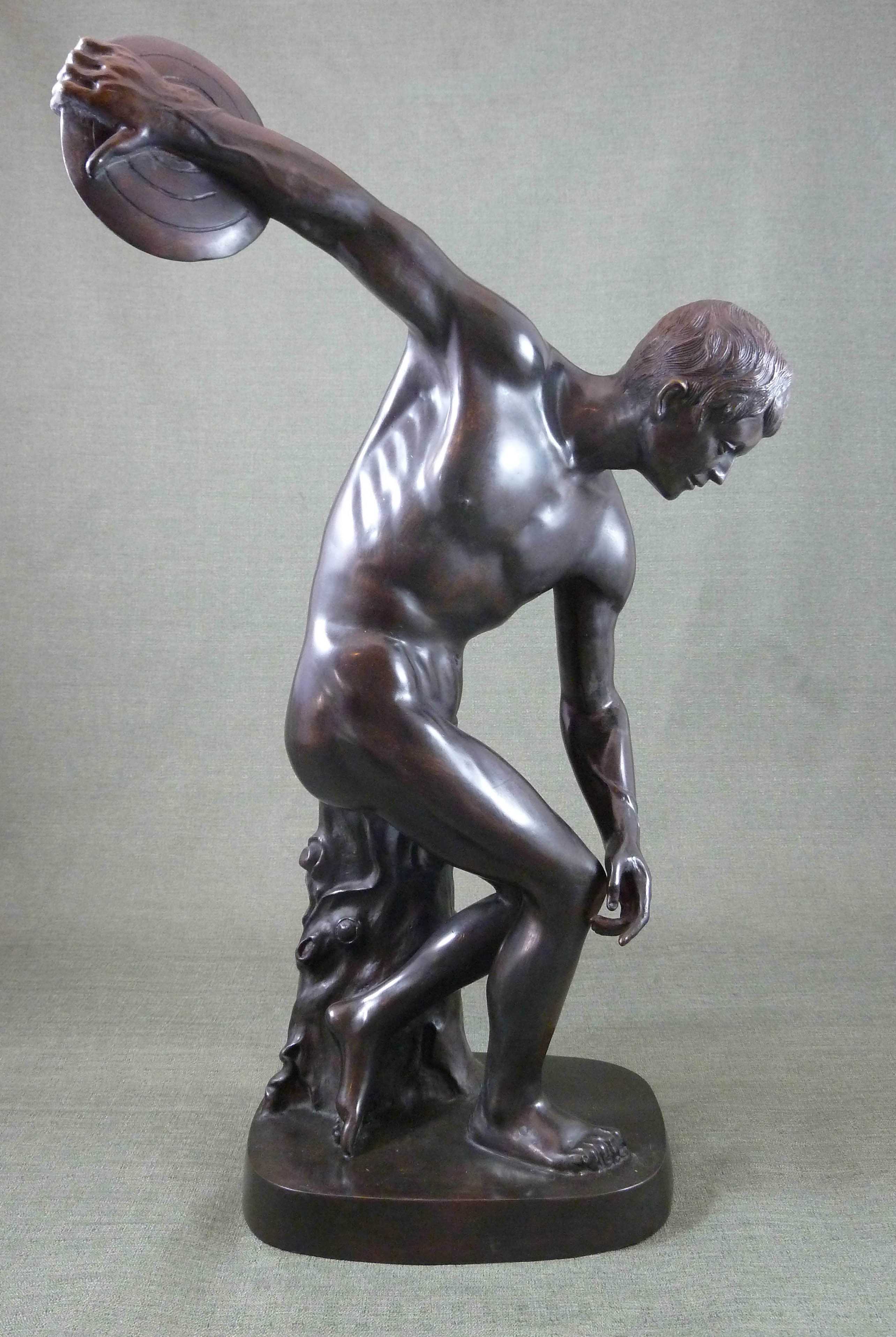 FC1129 Discus Thrower F