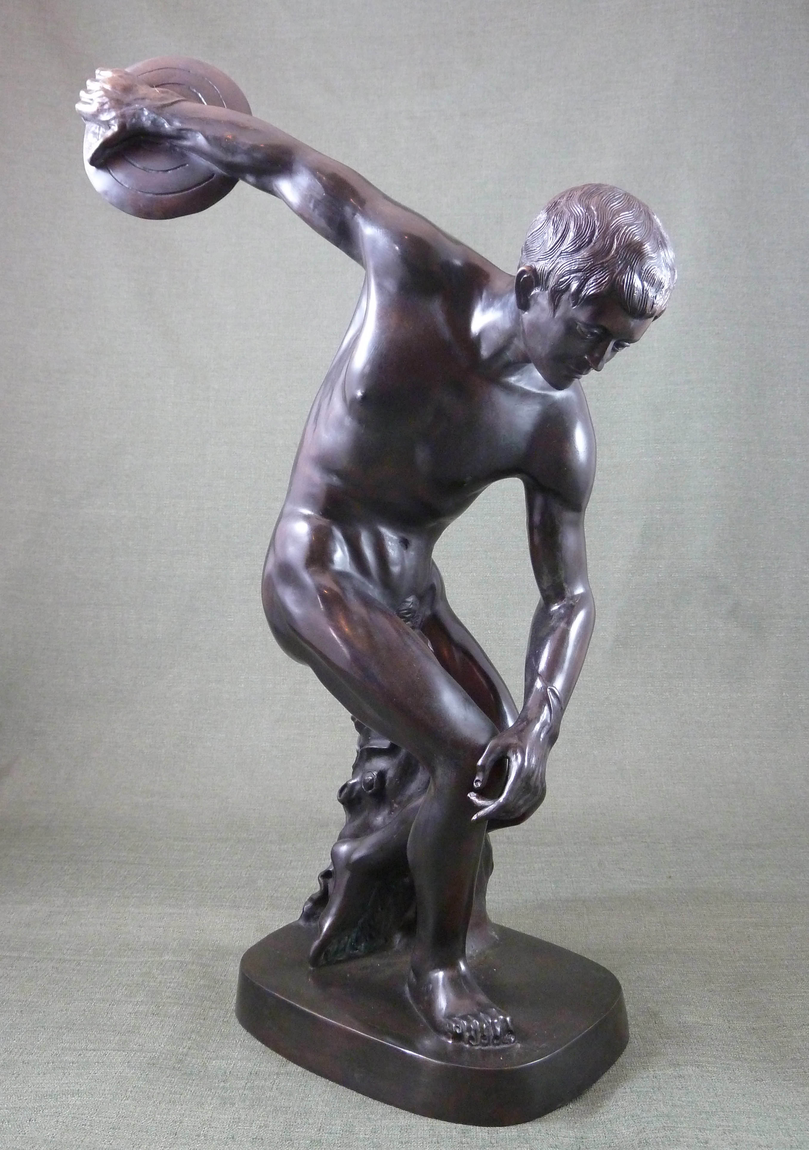 FC1129 Discus Thrower